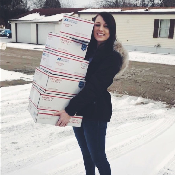 Meet Your Posher! - Picture 4 of 5